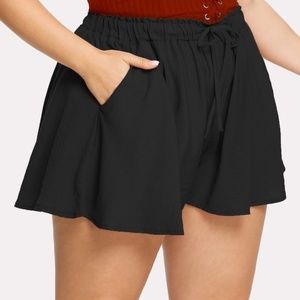 Plus drawstring waist loose shorts